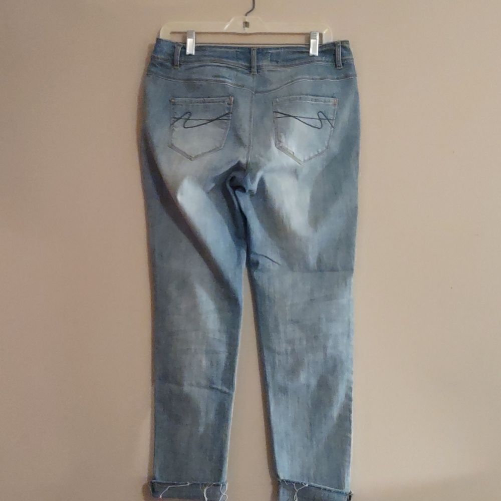 Est 1948 Denim Women's Size 8 Pastel Floral Embroidery Ankle Light Wash Jeans - Picture 4 of 8